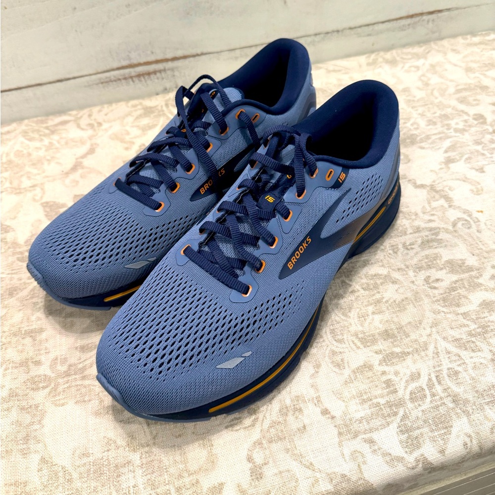 Brooks running shoes wide width